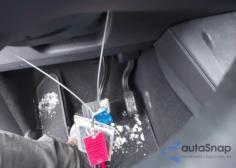 2022 Tesla Model Y Long Range Dual Motor All-Wheel Drive z USA, uszkodzony, nr VIN 7SAYGDEE0NF382309